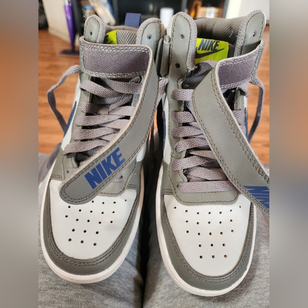 Nike Kids High-Top Sneakers Size 4Y - Gray and White
